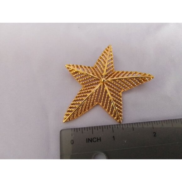 Vintage Gold-Tone Star-Shaped Brooch Pin Jewelry Accessory - Picture 3 of 3